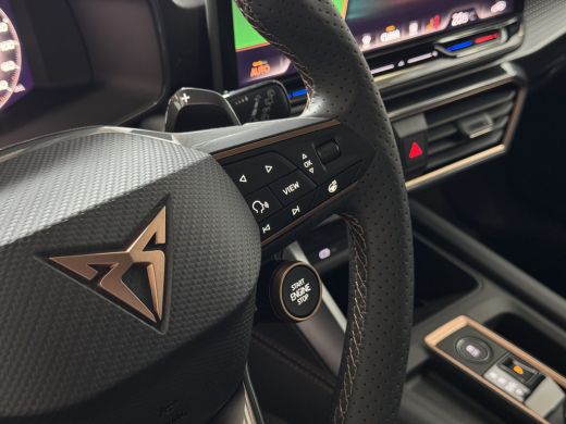 CUPRA Formentor 1.5 TSI 150PK CAMERA ELEK.TREKHAAK  STOEL/STUUR ELEK.KLEP VERW. LED LEER CARPLAY ZWARTE.HEMEL 10/... ActivLease financial lease