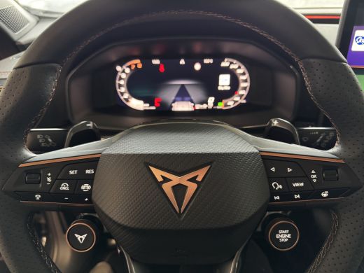 CUPRA Formentor 1.5 TSI 150PK CAMERA ELEK.TREKHAAK  STOEL/STUUR ELEK.KLEP VERW. LED LEER CARPLAY ZWARTE.HEMEL 10/... ActivLease financial lease