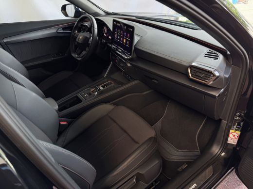 CUPRA Formentor 1.5 TSI 150PK CAMERA ELEK.TREKHAAK  STOEL/STUUR ELEK.KLEP VERW. LED LEER CARPLAY ZWARTE.HEMEL 10/... ActivLease financial lease