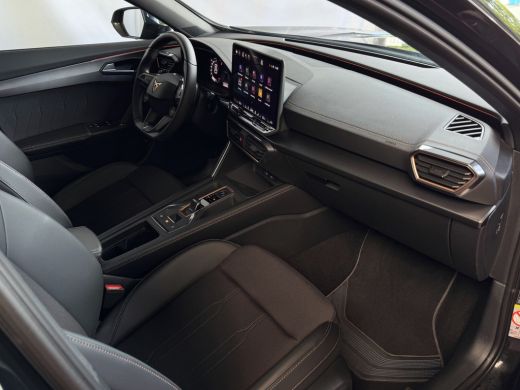 CUPRA Formentor 1.5 TSI 150PK CAMERA ELEK.TREKHAAK  STOEL/STUUR ELEK.KLEP VERW. LED LEER CARPLAY ZWARTE.HEMEL 10/... ActivLease financial lease