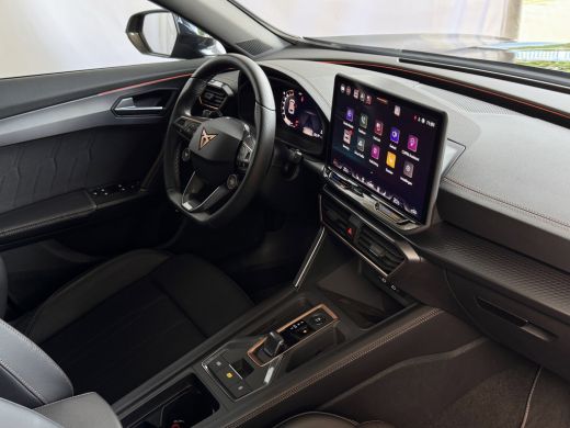 CUPRA Formentor 1.5 TSI 150PK CAMERA ELEK.TREKHAAK  STOEL/STUUR ELEK.KLEP VERW. LED LEER CARPLAY ZWARTE.HEMEL 10/... ActivLease financial lease