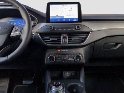 Ford Focus Wagon 1.0 Titanium X | Trekhaak | Camera | Climate Control | Navigatie | Cruise Control ActivLease financial lease