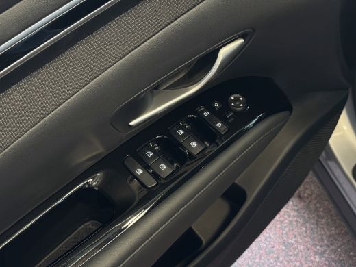 Hyundai Tucson 1.6 T-GDI PHEV 265PK 19''LMV 4WD LED STUUR/STOEL VERW. NAVI ELEK.KLEP 03/2024 PHEV PLUG IN HYBRID... ActivLease financial lease