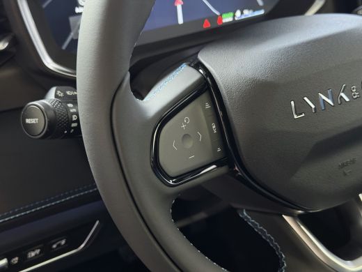 Lynk & Co 01 2025  / STUUR/STOEL VERW. 1.5 261 PK ZWARTE HEMEL 360CAM 4 JAAR GARANTIE PHEV Plug-in Hybrid More ActivLease financial lease