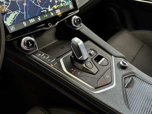 Lynk & Co 01 2025  / STUUR/STOEL VERW. 1.5 261 PK ZWARTE HEMEL 360CAM 4 JAAR GARANTIE PHEV Plug-in Hybrid More ActivLease financial lease