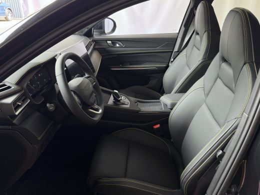 Lynk & Co 01 MORE 276PK 4 CYL NIEUWSTE MODEL HARMAN KARDON LEDER PANO. 15'4 INCH NAVI 360.CAM 20''LMV  ELEK.ST... ActivLease financial lease