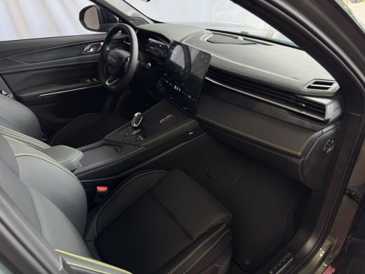 Lynk & Co 01 MORE 276PK NIEUWSTE MODEL HARMAN KARDON LEDER PANO. 15'4 INCH NAVI 360.CAM 20''LMV  ELEK.STOEL/GE... ActivLease financial lease