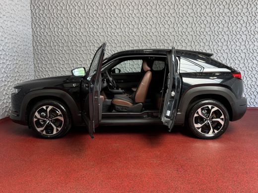 Mazda MX-30 E-SKYACTIV R-EV PHEV 170PK ELEK.STOEL H.U.D CAMERA LED PLUG IN HYBRID ActivLease financial lease