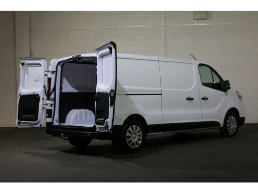 Nissan Primastar 2.0 dCi 130pk L2 H1 Airco Navigatie Camera Trekhaak ActivLease financial lease