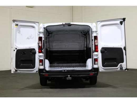 Nissan Primastar 2.0 dCi 130pk L2 H1 Airco Navigatie Camera Trekhaak ActivLease financial lease