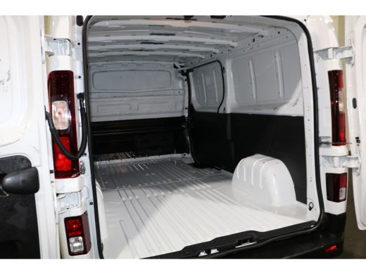 Nissan Primastar 2.0 dCi 130pk L2 H1 Airco Navigatie Camera Trekhaak ActivLease financial lease