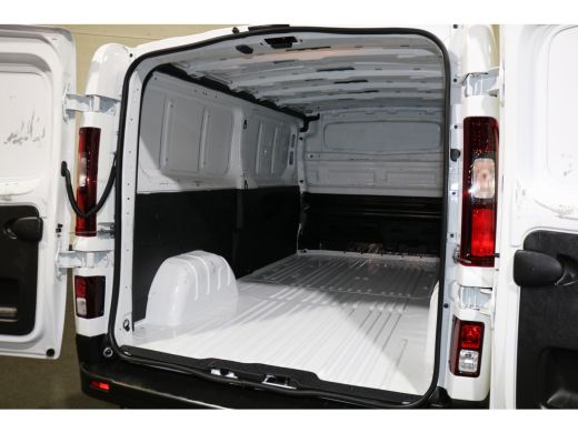 Nissan Primastar 2.0 dCi 130pk L2 H1 Airco Navigatie Camera Trekhaak ActivLease financial lease