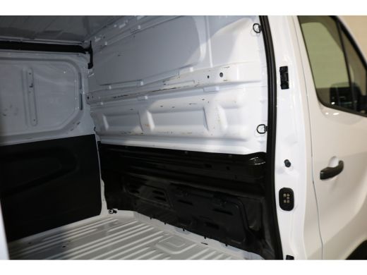 Nissan Primastar 2.0 dCi 130pk L2 H1 Airco Navigatie Camera Trekhaak ActivLease financial lease