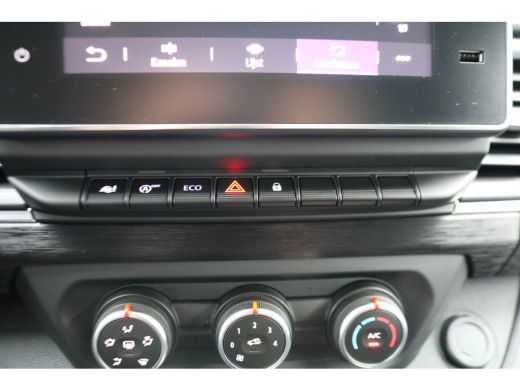 Nissan Primastar 2.0 dCi 130pk L2 H1 Airco Navigatie Camera Trekhaak ActivLease financial lease