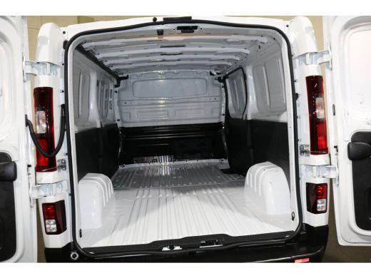 Nissan Primastar 2.0 dCi 130pk L2 H1 Airco Navigatie Camera Trekhaak ActivLease financial lease