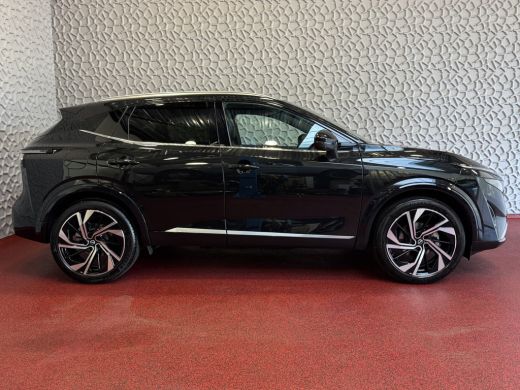 Nissan QASHQAI 1.3 MHEV 160PK TEKNA PLUS BOSE 20''LMV LEER ALCANTARA PANO MASSAGE BOSE STOEL/STUUR/RUIT VERW MAT... ActivLease financial lease