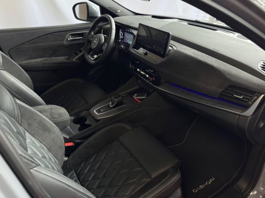Nissan QASHQAI 1.3 MHEV 160PK TEKNA PLUS BOSE 20''LMV LEER ALCANTARA PANO MASSAGE BOSE STOEL/STUUR/RUIT VERW MAT... ActivLease financial lease