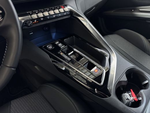 Peugeot 3008 130PK ALLURE LEER I-COCKPIT LED CARPLAY EUROPA.NAVI ELEK.KLEP CAMERA ADAP.CRUISE ZWARTE HEMEL. 20... ActivLease financial lease