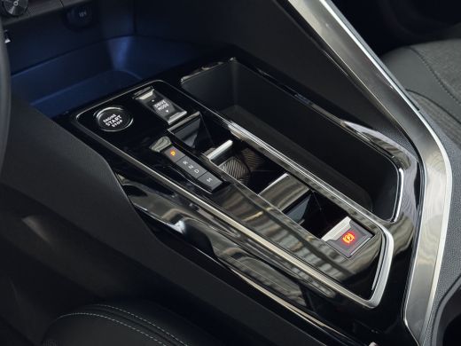 Peugeot 3008 130PK ALLURE LEER I-COCKPIT LED CARPLAY EUROPA.NAVI ELEK.KLEP CAMERA ADAP.CRUISE ZWARTE HEMEL. 20... ActivLease financial lease