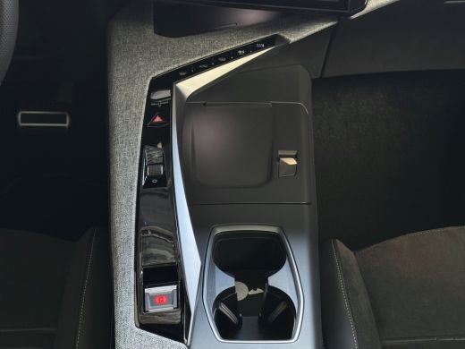 Peugeot 5008 1.2 HYBRID 145 GT GLAZENDAK 7PERS STOEL/STUUR VERW. ELEK.KLEP LED 7P 7 Persoons ActivLease financial lease