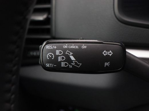 Skoda Karoq 1.5 TSi 150 Pk Automaat Business Edition | Panoramadak | Cruise Control | Climate Control | Stoel... ActivLease financial lease