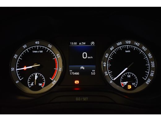 Skoda Karoq 1.5 TSI 150PK ACT BUSINESS EDITION PLUS CAMERA/NAVI/TREKHAAK ActivLease financial lease