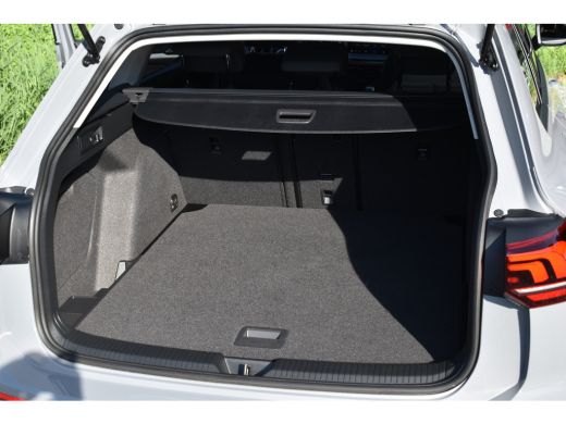 Volkswagen Golf 1.5 TSI LIFE VIRTUAL/PDC/CARPLAY ActivLease financial lease