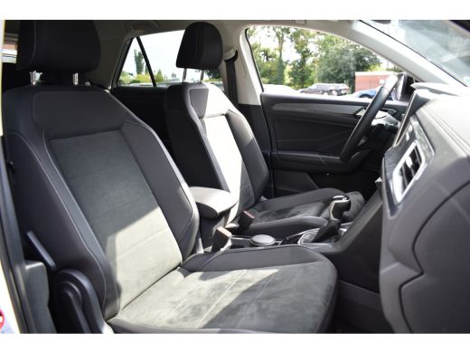 Volkswagen T-Roc 1.5 TSI DSG 150PK STYLE VIRTUAL/IQ-LIGHT/TREKHAAK ActivLease financial lease