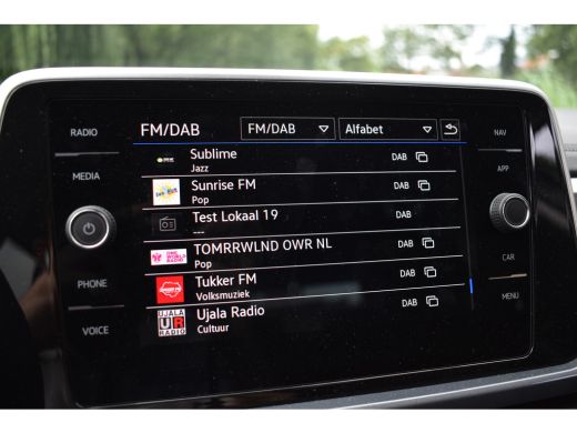 Volkswagen T-Roc 1.5 TSI DSG 150PK STYLE VIRTUAL/IQ-LIGHT/TREKHAAK ActivLease financial lease