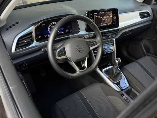 Volkswagen T-Roc TSI 115PK LIFE NAVI/PDC/CARPLAY ActivLease financial lease