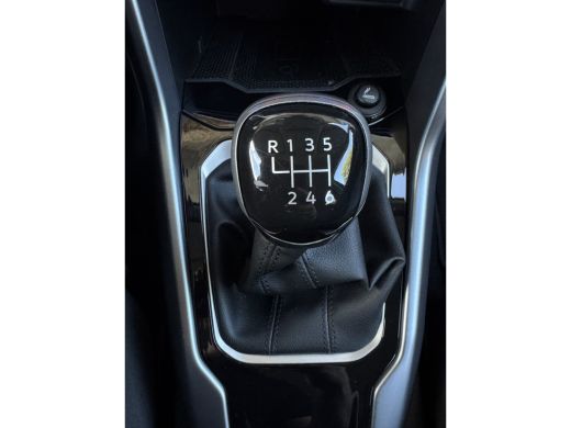 Volkswagen T-Roc TSI 115PK LIFE NAVI/PDC/CARPLAY ActivLease financial lease