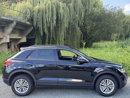 Volkswagen T-Roc TSI 115PK LIFE NAVI/PDC/CARPLAY ActivLease financial lease