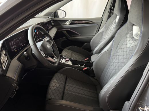 Volkswagen Tiguan 1.5 eHYBRID 272PK R-LINE PANO XL.NAVI TREKHAAK BLACK.STYLE 360.CAM ELEK.KLEP MATRIX.LED 20''LMV M... ActivLease financial lease
