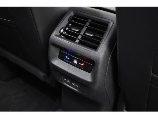 Volkswagen Tiguan 1.5 eTSI 150PK DSG ELEGANCE ALCANTARA/360° CAMERA/TREKHAAK ActivLease financial lease