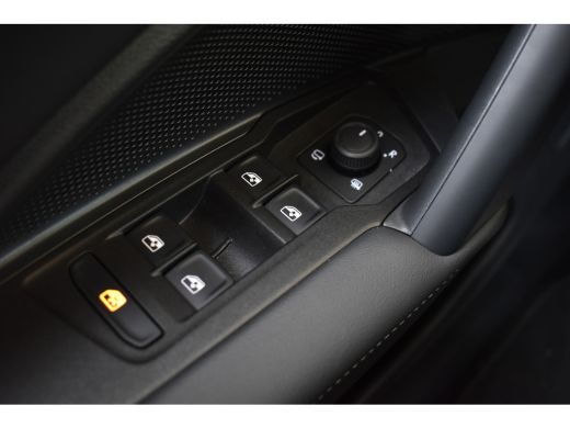 Volkswagen Tiguan 1.5 eTSI LIFE IQ-LIGHT/NAVI/TREKHAAK*** ActivLease financial lease