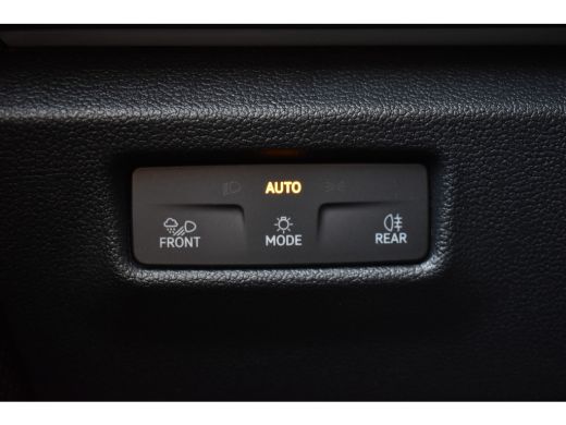 Volkswagen Tiguan 1.5 eTSI LIFE IQ-LIGHT/NAVI/TREKHAAK*** ActivLease financial lease