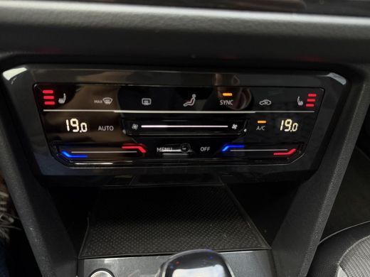 Volkswagen Tiguan 1.5 TSi 150 Pk Automaat R-Line Business+ | Full LED | Black Style | Panoramadak | Trekhaak | 20 I... ActivLease financial lease