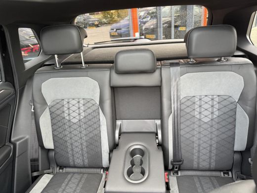 Volkswagen Tiguan 1.5 TSi 150 Pk Automaat R-Line Business+ | Full LED | Black Style | Panoramadak | Trekhaak | 20 I... ActivLease financial lease