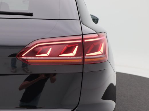 Volkswagen Touareg 3.0 TSi 462 Pk Automaat 4Motion R | Panoramadak | Adaptive Cruise | Black Style | Dynaudio | Trek... ActivLease financial lease