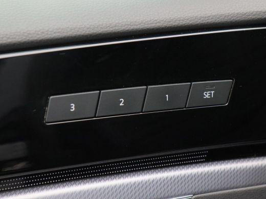 Volkswagen Touareg 3.0 TSi eHybrid 462 Pk 4Motion R-Line | Panoramadak | Adaptive Cruise | Black Style | Dynaudio | ... ActivLease financial lease