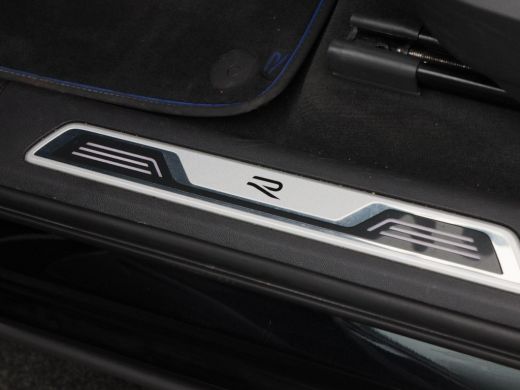 Volkswagen Touareg 3.0 TSi eHybrid 462 Pk 4Motion R-Line | Panoramadak | Adaptive Cruise | Black Style | Dynaudio | ... ActivLease financial lease