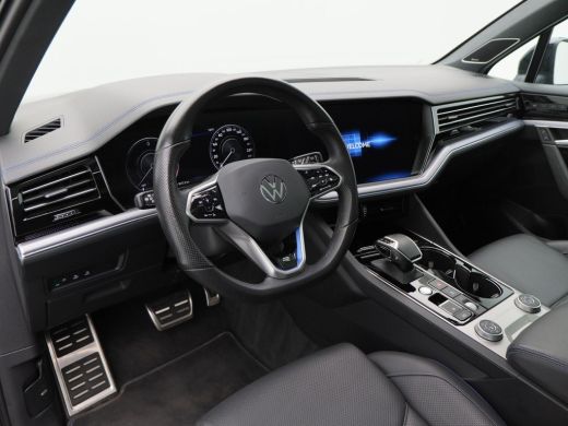 Volkswagen Touareg 3.0 TSi 462 Pk Automaat 4Motion R | Panoramadak | Adaptive Cruise | Black Style | Dynaudio | Trek... ActivLease financial lease