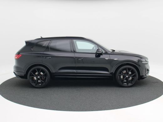 Volkswagen Touareg 3.0 TSi 462 Pk Automaat 4Motion R | Panoramadak | Adaptive Cruise | Black Style | Dynaudio | Trek... ActivLease financial lease
