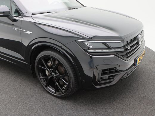 Volkswagen Touareg 3.0 TSi 462 Pk Automaat 4Motion R | Panoramadak | Adaptive Cruise | Black Style | Dynaudio | Trek... ActivLease financial lease