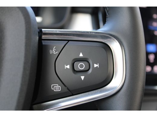 Volvo  XC40 2.0 B4 Plus Dark ActivLease financial lease