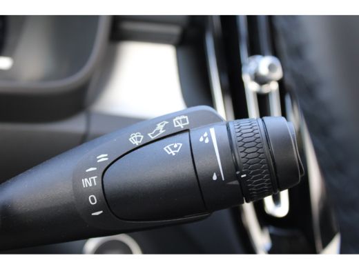 Volvo  XC40 2.0 B4 Plus Dark ActivLease financial lease