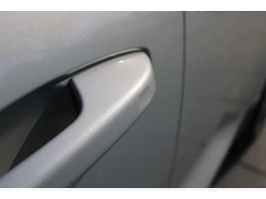 Volvo  XC40 2.0 B4 Plus Dark ActivLease financial lease