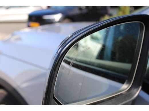 Volvo  XC40 2.0 B4 Plus Dark ActivLease financial lease