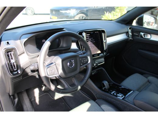 Volvo  XC40 2.0 B4 Plus Dark ActivLease financial lease