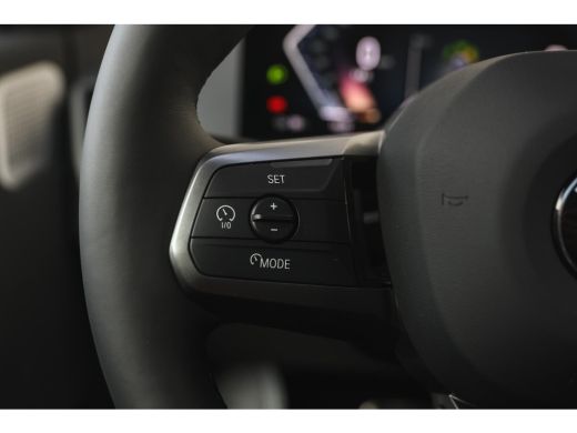 BMW iX xDrive60 M Sport / Panoramadak / Trekhaak / Adaptief onderstel / Soft-Close / Stoelventilatie / P... ActivLease financial lease